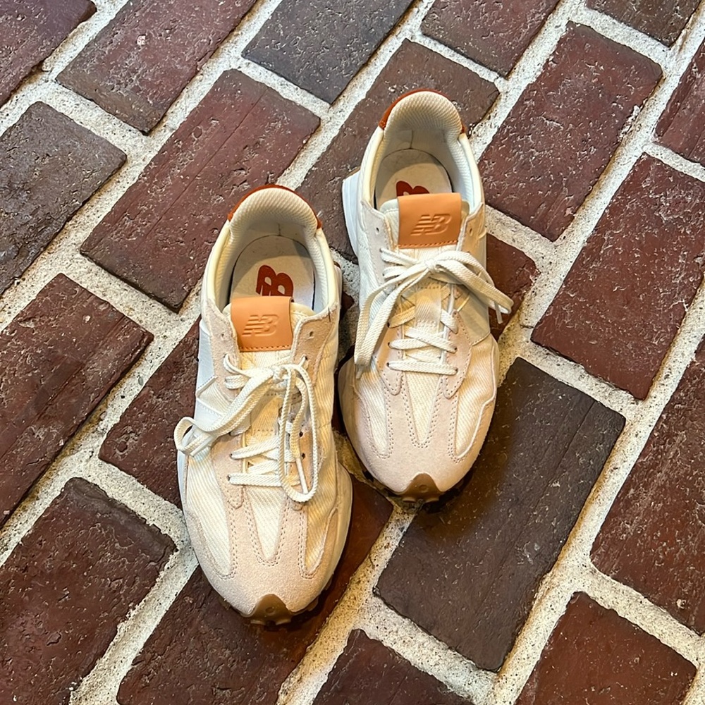 New Balance 327 Sneakers